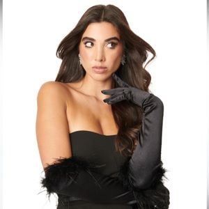 Unique Vintage Black Feather Elbow Length Gloves
One Size